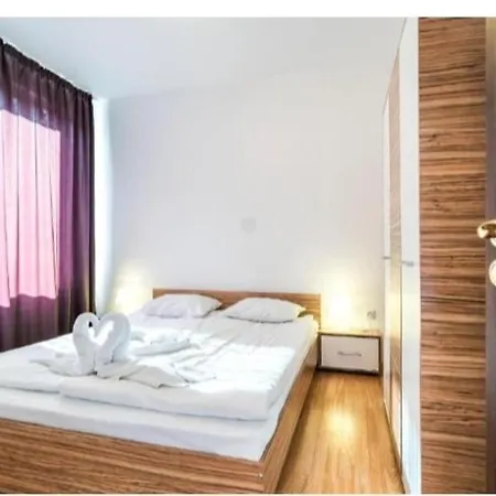 Privite Admiral Plaza Apartmán *